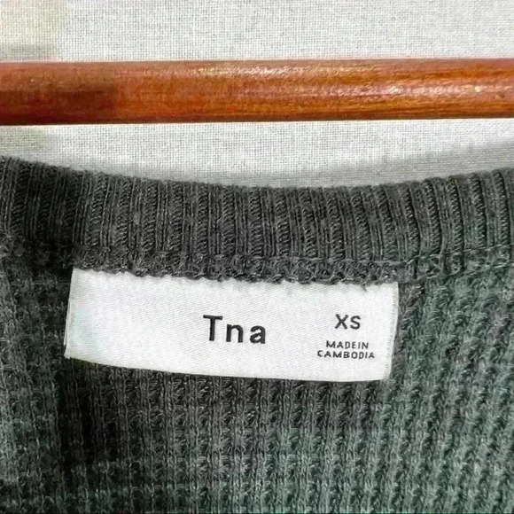 ARITZIA TNA Alter Thermal Knit Sweater Sz XS Gray Long Sleeve Pull Over Comfy - Picture 3 of 13